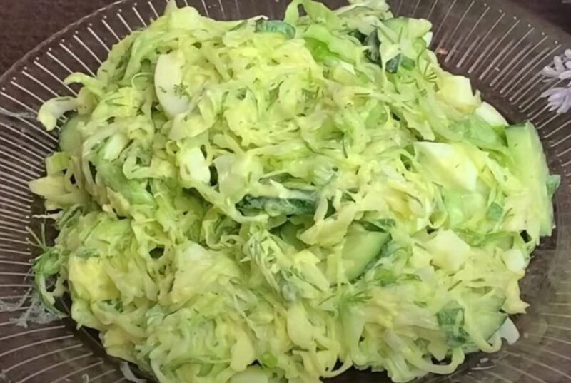 Хрустящий, сочный и вкусный! Летний салат из капусты: простой рецепт на скорую руку