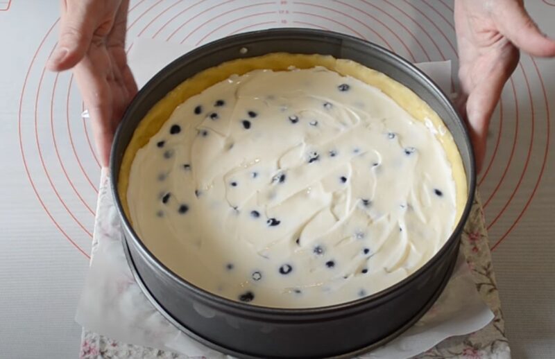 Ягодный пирог с творожной начинкой. Невероятно нежный: каждый кусочек просто тает во рту!