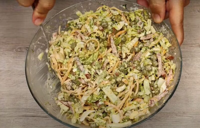Хрустящий, свежий и невероятно вкусный! Салат с пекинкой, который украсит даже самый изысканный ужин
