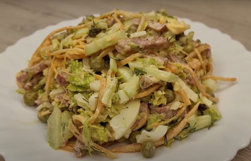 Хрустящий, свежий и невероятно вкусный! Салат с пекинкой, который украсит даже самый изысканный ужин