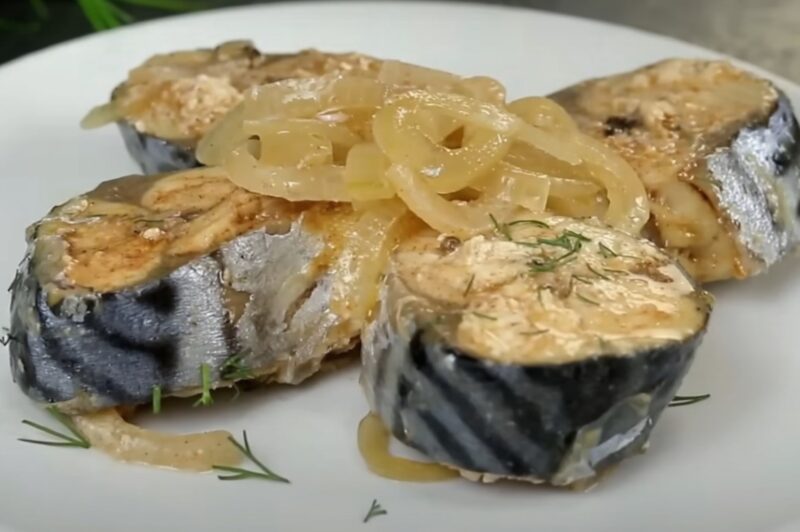 Нежная скумбрия в ароматном маринаде. Рецепт, за которым выстраиваются в очередь!