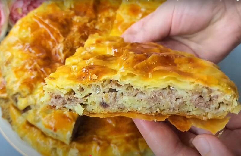 Секрет шеф-повара: как испечь идеальные слоеные пироги с мясом, от которых невозможно оторваться!
