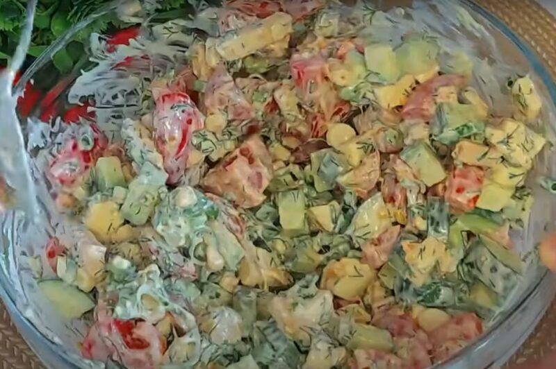 Салат, который выручит в любой момент! Простой и вкусный рецепт