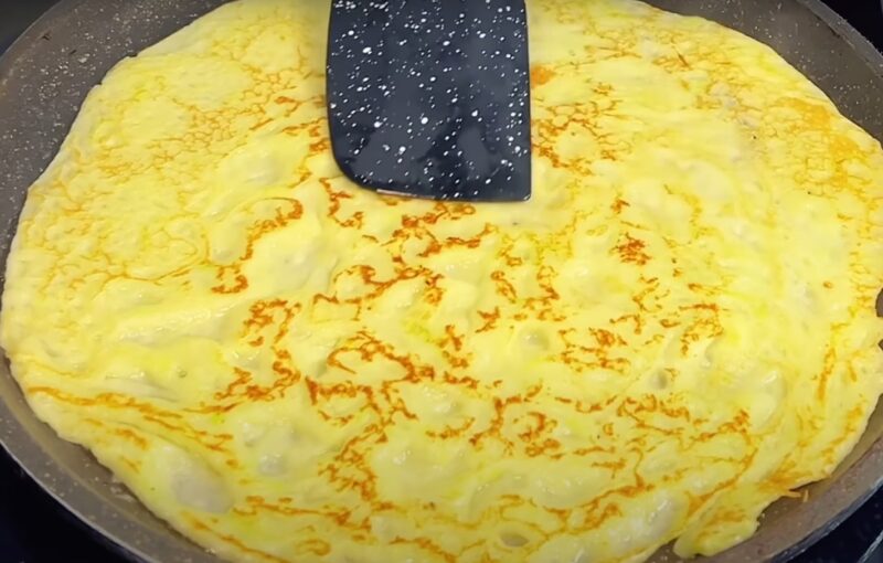Нежные, сочные, с хрустящей корочкой: кабачковые блинчики с мясом, которые станут хитом вашего утра!
