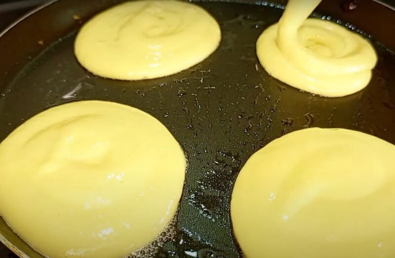 Не просто оладьи, а праздник вкуса! Как приготовить их на кефире так, чтобы гости просили добавки
