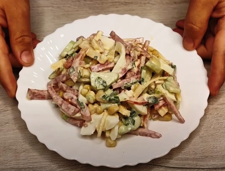Салат «Секрет Дачника» – простой, сытный и невероятно вкусный! Готовлю его всё лето