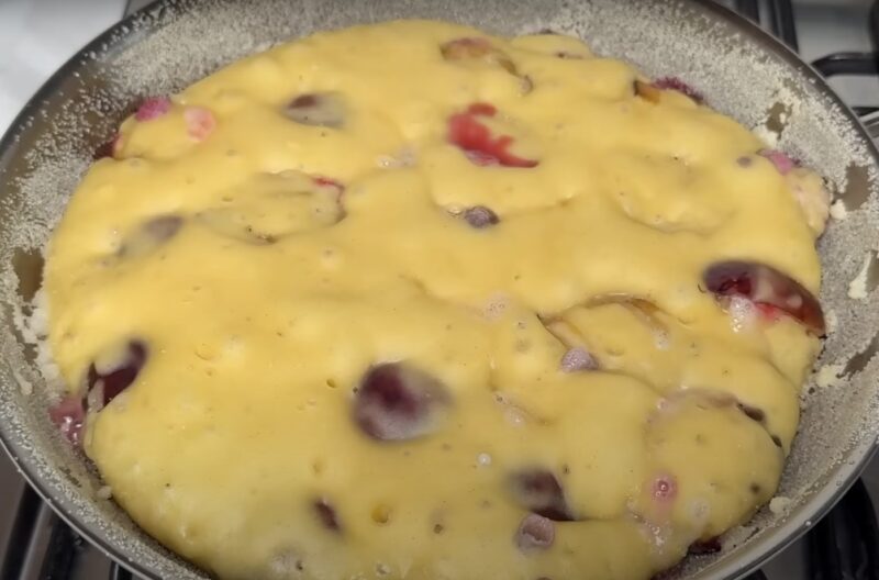 Пирог, который вас удивит: готовится на сковороде, а по вкусу – как из печи! Рецепт, который полюбят все