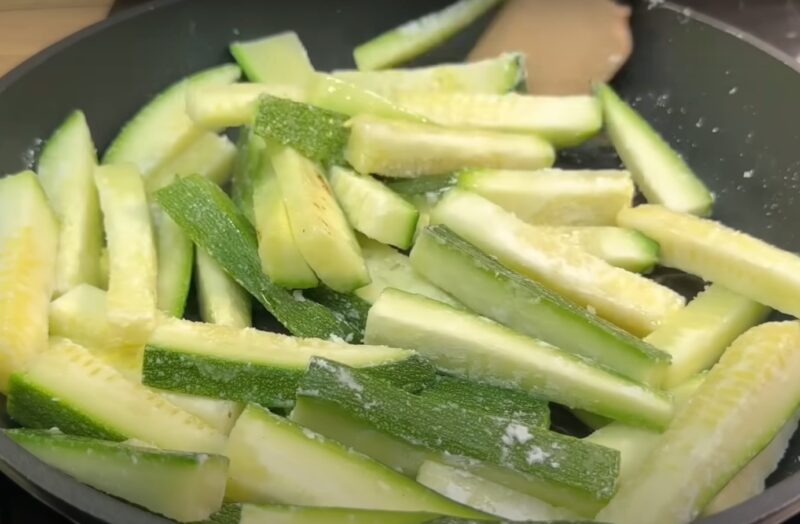 Невероятно вкусно и просто. Жареные кабачки с чесноком – идеальная закуска для дружеских посиделок