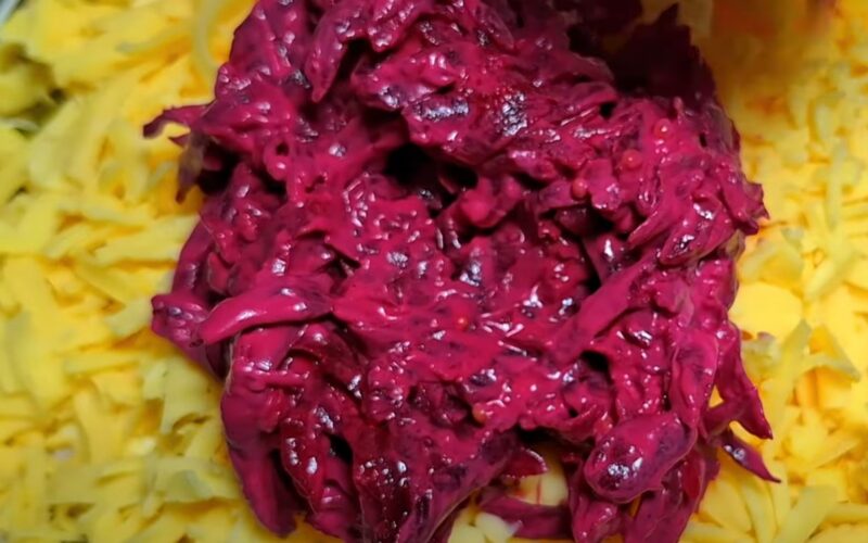Свекла по-новому! «Красный восторг» — салат с неожиданным вкусом и эффектом «вау» на праздничном столе