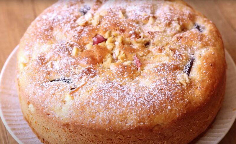 Сливочная нежность и сочные яблоки в каждом кусочке — пирог, который заставит вас забыть про кондитерские!