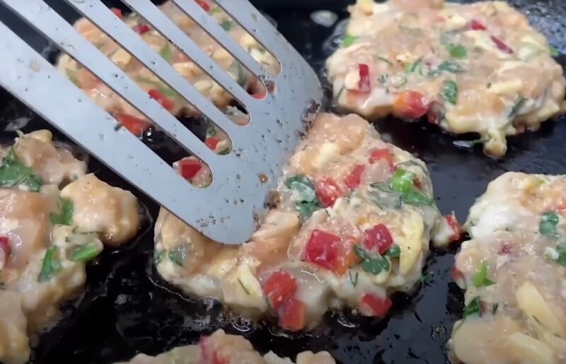 Котлеты из куриного филе: сочные и нежные без лука. Секрет в хитром сочетании простых продуктов