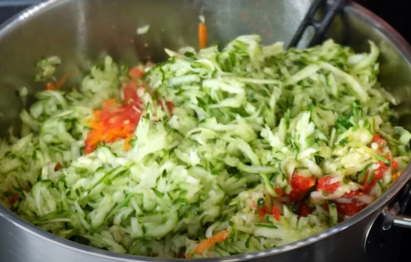 Необычно и вкусно: простой рецепт огуречной икры на зиму! Переросшие огурцы больше не выкидываю