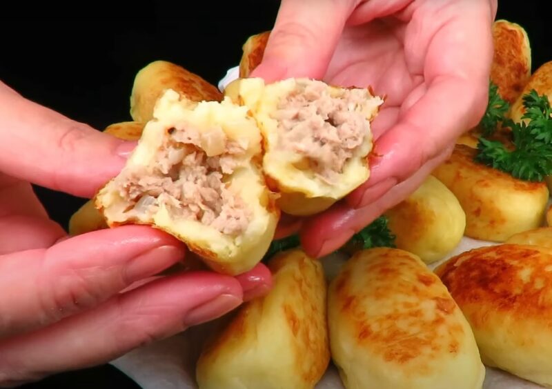 Пирожки из картошки с мясной начинкой. Быстрый обед на сковороде: вкусные ароматные зразы