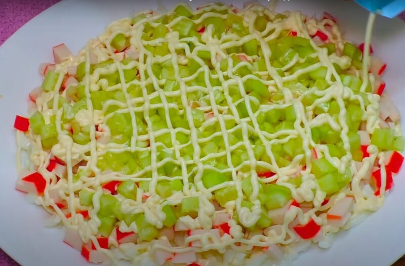 Неожиданно вкусно: салат из крабовых палочек на праздничный стол! Готовится быстрее, чем доставка еды