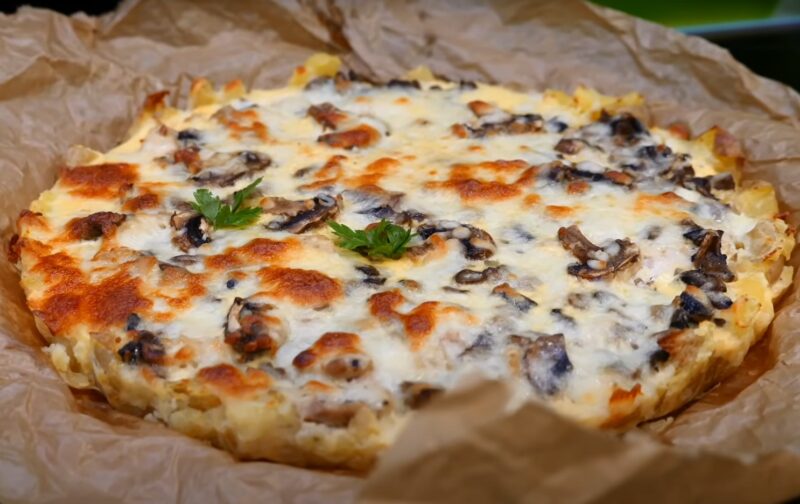 Вкуснее пиццы и проще запеканки: пирог "Жульен" с хрустящей корочкой  — вкус, от которого невозможно оторваться!