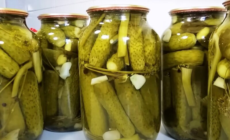 Забудьте о мягких огурцах! Простой способ маринования, который гарантирует хруст и насыщенный вкус на годы