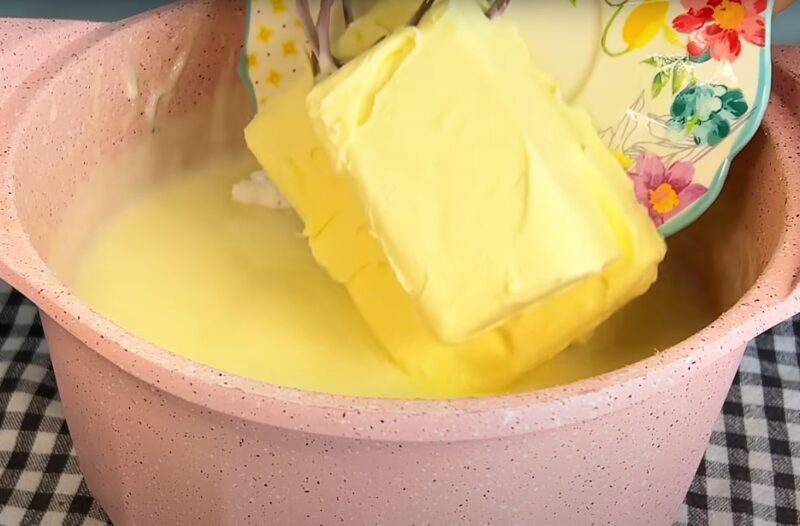 Ленивый "Медовик" без раскатки: 3 кг за 30 минут! Большой домашний медовый торт для праздника