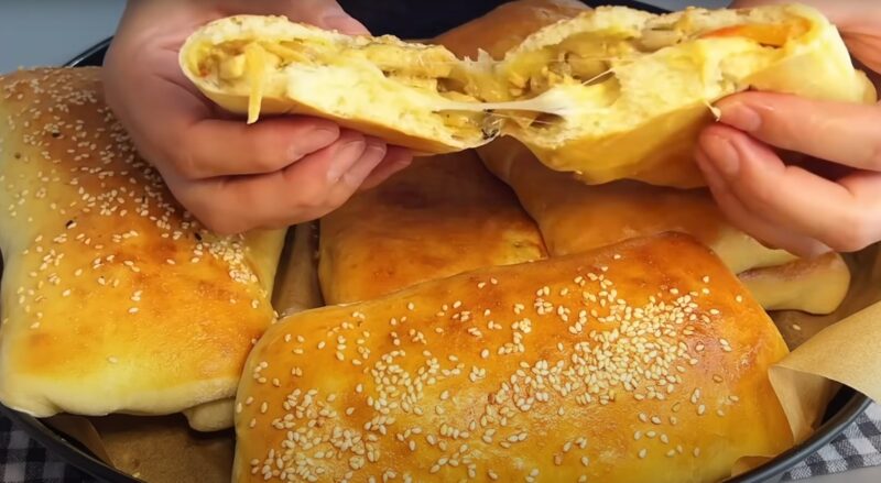 Идеальный перекус для школьника: рецепт пирожков с курицей, которые остаются сочными даже через 5 часов после готовки