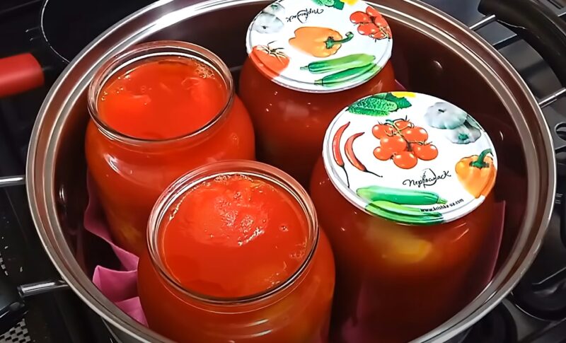 Фаршированный перец по-новому: удивительное сочетание моркови, овощей и томатной заливки!