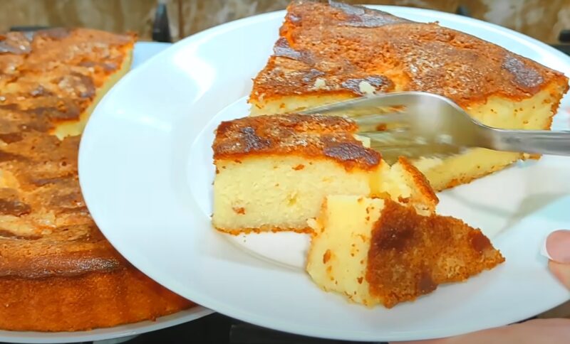 Забудьте про торты! Эта творожная запеканка настолько нежная, что тает во рту — просто смешай и поставь в духовку