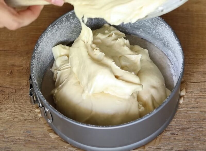 Сливочная нежность и сочные яблоки в каждом кусочке — пирог, который заставит вас забыть про кондитерские!
