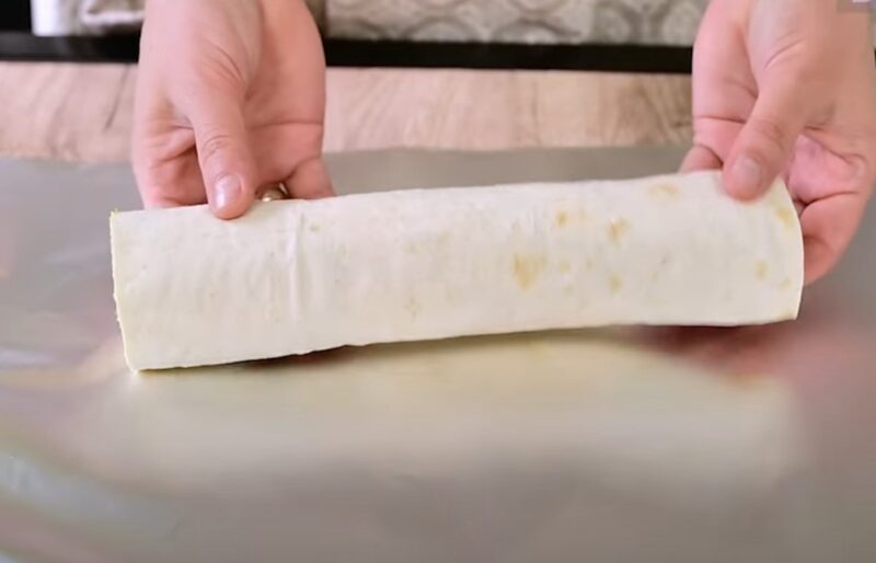 Вкуснее пиццы и быстрее бутерброда: гениальные рулетики из лаваша, которые выручают в сложный момент