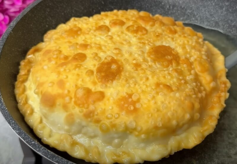 Забудьте про чебуреки! Этот грузинский пирог с мясной начинкой настолько сочный и ароматный, что его хочется есть каждый день