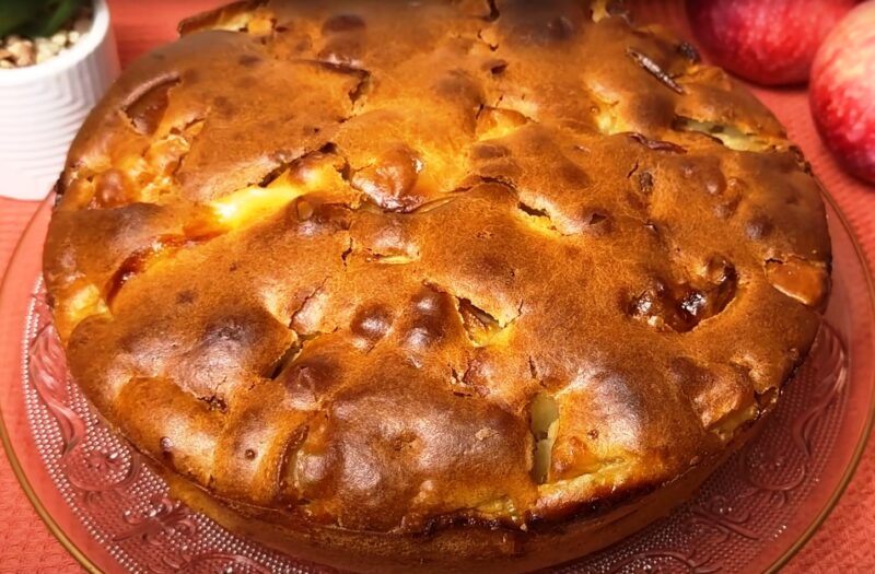 Готовлю его каждую неделю: быстрый яблочный пирог без возни. На вкус — как облако с фруктовой начинкой