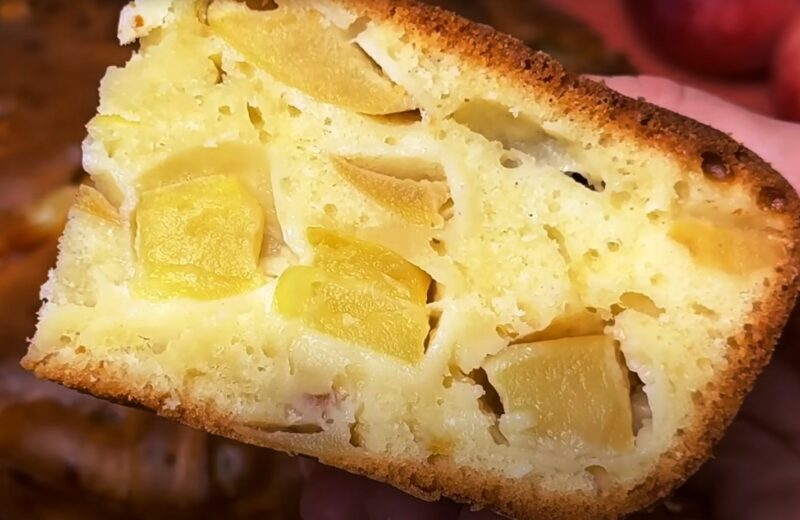 Готовлю его каждую неделю: быстрый яблочный пирог без возни. На вкус — как облако с фруктовой начинкой