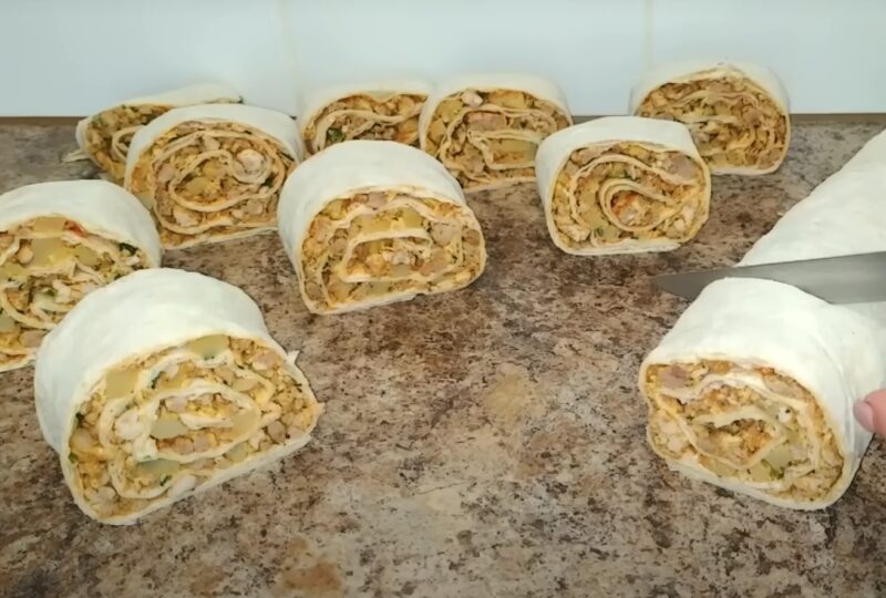Эта закуска готовиться за считаные минуты! Рецепт из тонкого лаваша на праздничный стол