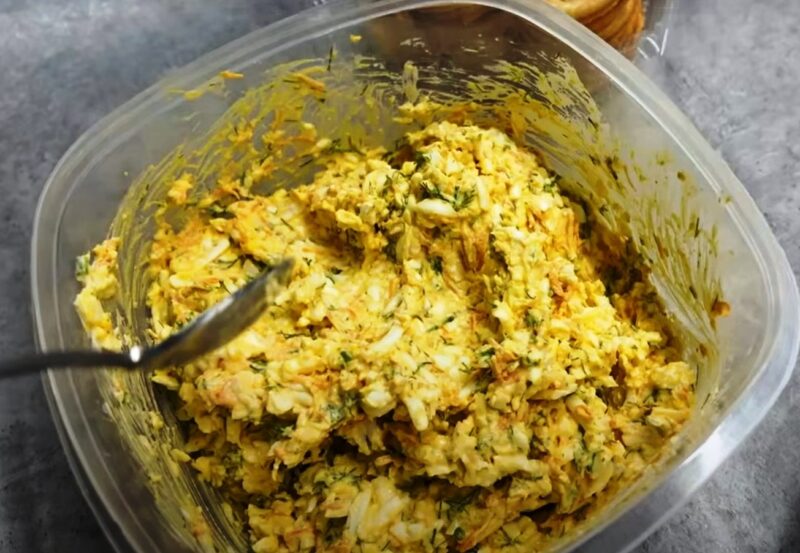 Готовим чесночную намазку с чесноком, плавлеными сырками и яйцами. Любимый рецепт всех поколений