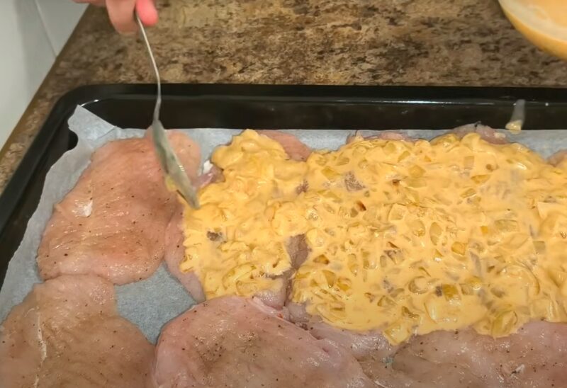 Нежнее, чем в дорогом ресторане! Бархатное куриное филе в духовке с волшебной заливкой — без сыра