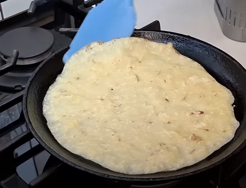 Не пирог, но вкуснее: яблочные блины с хрустящей корочкой и корицей — идеальный осенний десерт