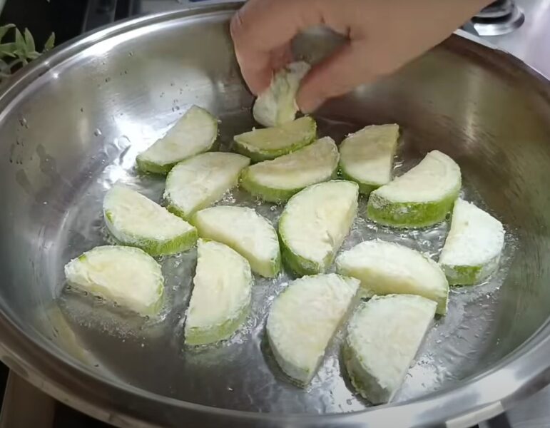 Неожиданно вкусно! Тушеные кабачки в сметане: блюдо, которое удивит вас нежностью и ароматом