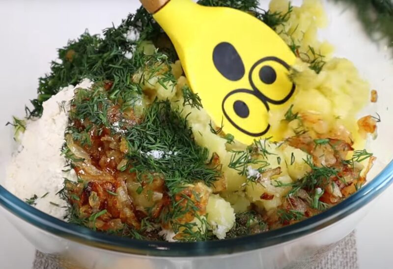 Секрет шеф-повара для экономных хозяек: хрустящие картофельные котлетки с ароматом жареного лука
