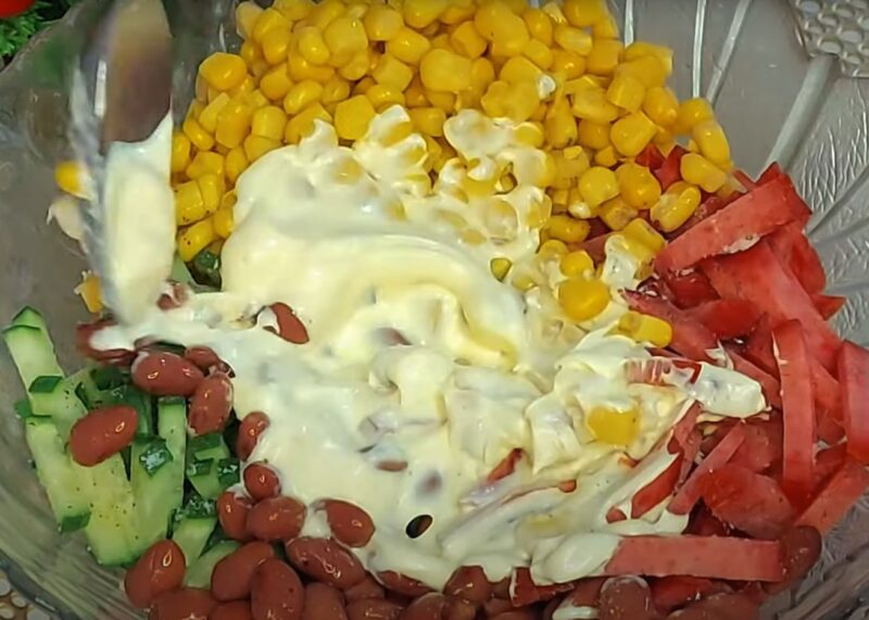 Жарить или варить ничего не нужно: бесподобно вкусный салат. Рецепт за 10 минут!