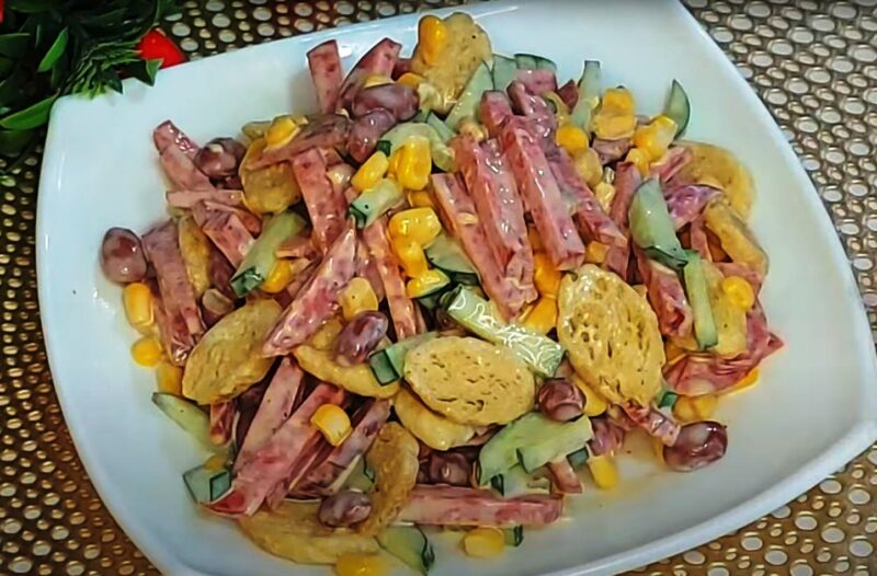 Жарить или варить ничего не нужно: бесподобно вкусный салат. Рецепт за 10 минут!