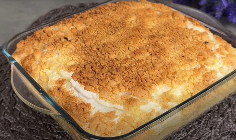 Забудьте о шарлотке! Рецепт роскошного пирога с кремовой прослойкой и карамельным настроением