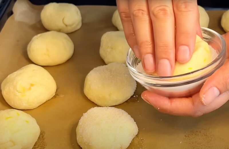 Творожные булочки с яблоком без дрожжей: готовятся быстрее, чем вы одеваетесь на работу. Невероятно вкусные!