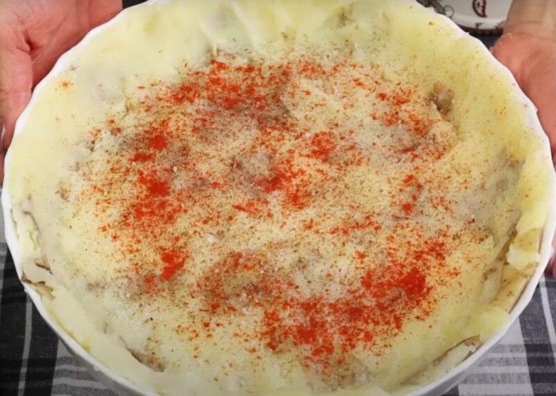 Сытно, нежно, ароматно. Картофельный пирог с курицей и сочными томатами в сливках!