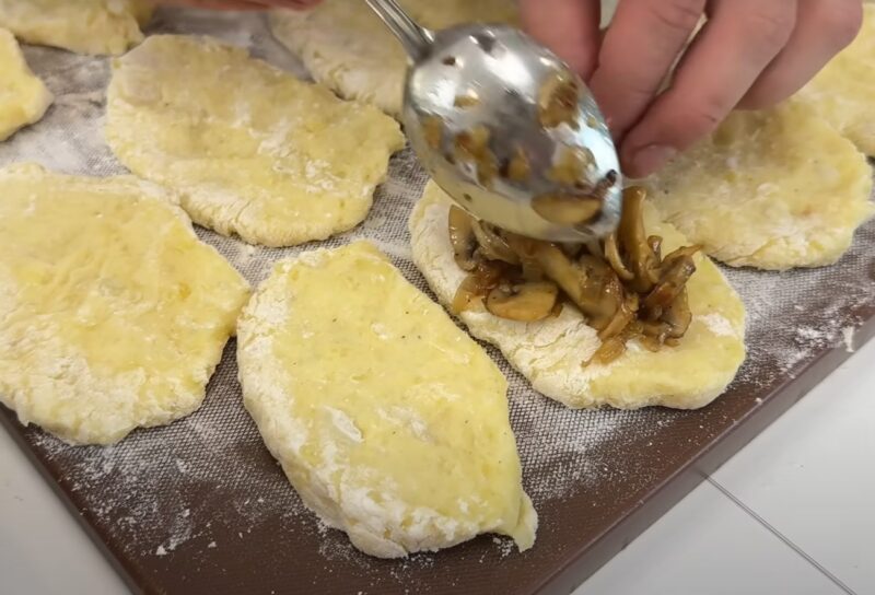 Картофельные зразы с грибами по бабушкиному рецепту — вкус детства, который вернёт всех за стол!