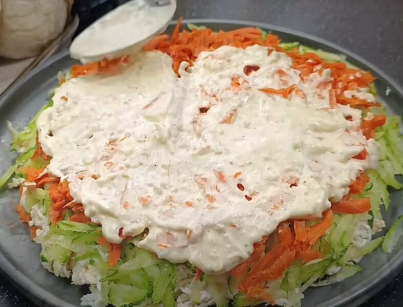 Салат «Петрович» из простых продуктов. Домашний вкус и невероятная сочность - всё, что нужно для уютного застолья!