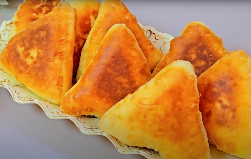 Мягкие, как облако и вкусные, как праздник: бюджетные пирожки, которые подойдут к чаю, борщу и даже сметане!