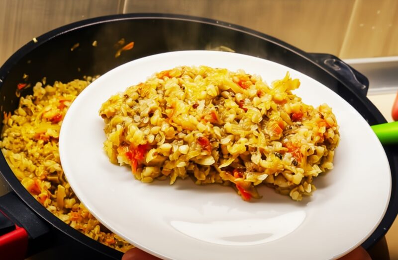 Беру гречку и капусту: вкусное блюдо без мяса, которое стоит копейки и готовится за 25 минут