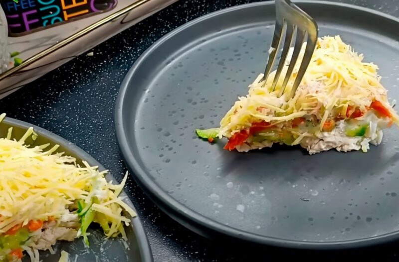 Салат «Петрович» из простых продуктов. Домашний вкус и невероятная сочность - всё, что нужно для уютного застолья!