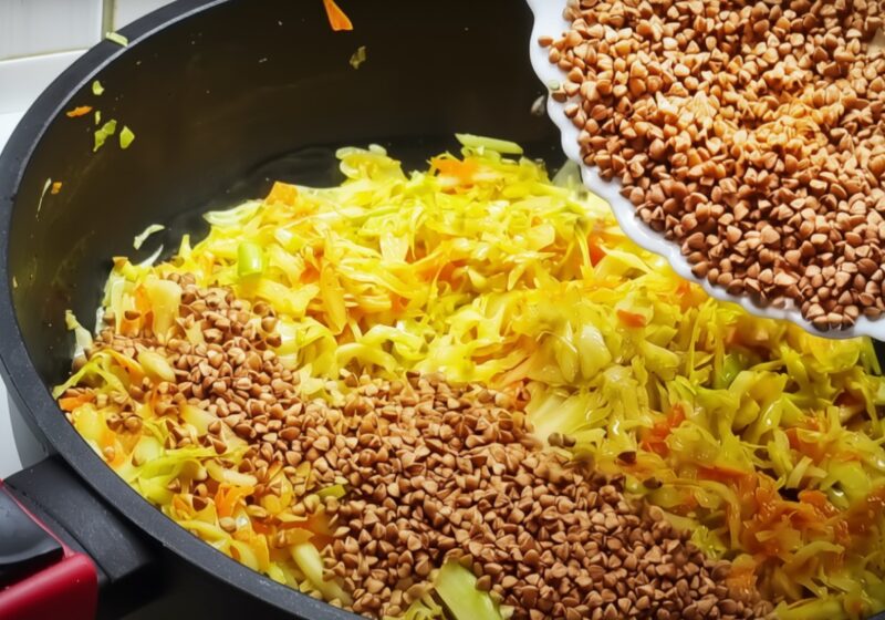 Беру гречку и капусту: вкусное блюдо без мяса, которое стоит копейки и готовится за 25 минут