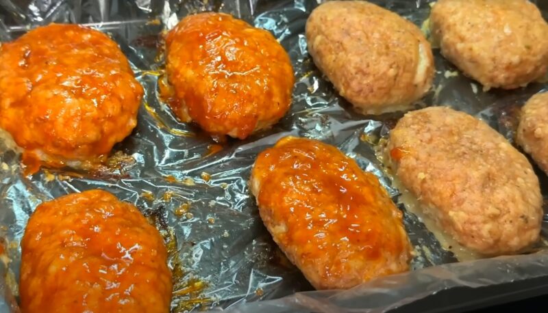 Забудьте про сковородку! Готовлю котлеты из фарша в духовке — сочные, как шашлык и с секретной начинкой!