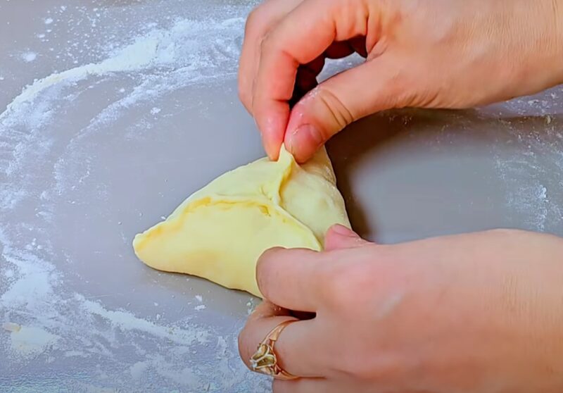 Мягкие, как облако и вкусные, как праздник: бюджетные пирожки, которые подойдут к чаю, борщу и даже сметане!