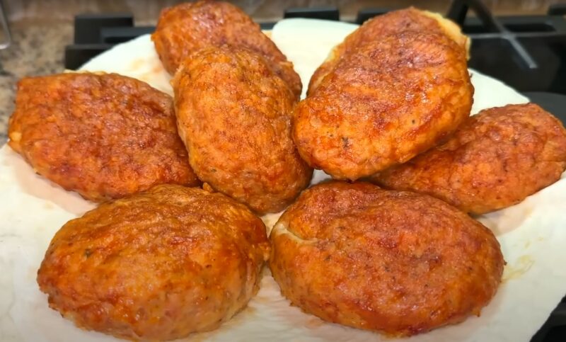 Забудьте про сковородку! Готовлю котлеты из фарша в духовке — сочные, как шашлык и с секретной начинкой!