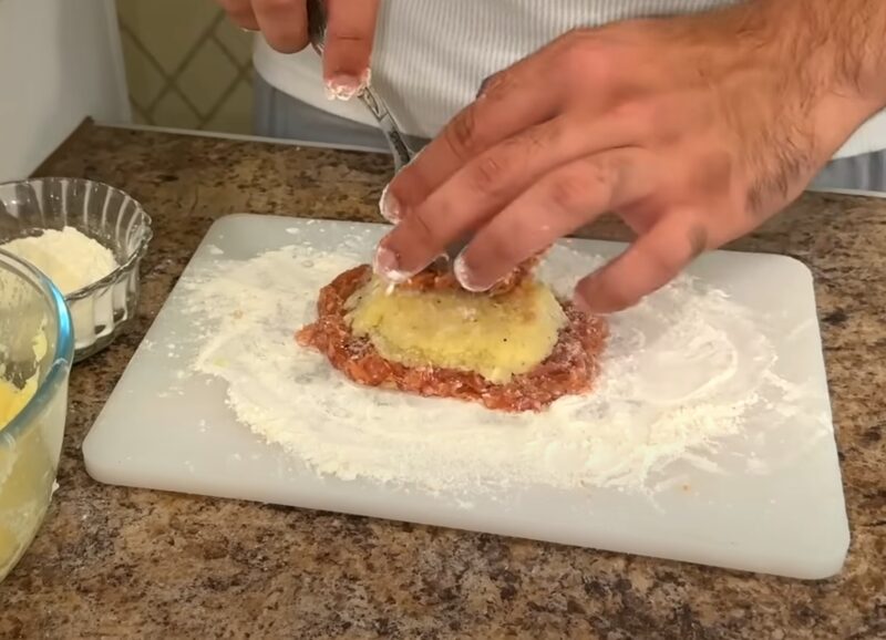 Забудьте про сковородку! Готовлю котлеты из фарша в духовке — сочные, как шашлык и с секретной начинкой!